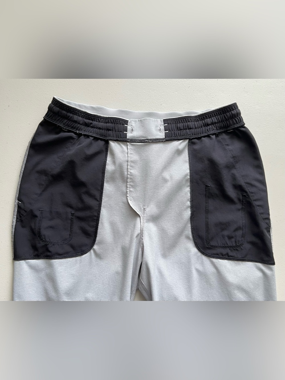 Lululemon ABC Jogger WovenAir Silver Drop Men’s L Breathable Stretch Travel Pant - Picture 13 of 15